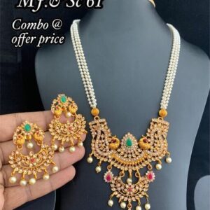 Sizzling Fancy Women jewellery set